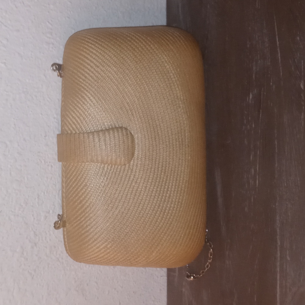 Natural woven purse